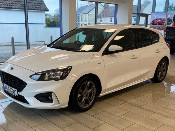 Ford Focus Hatchback, Petrol, 2022, White