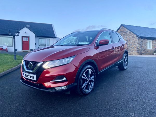 Nissan Qashqai SUV, Diesel, 2019, Red