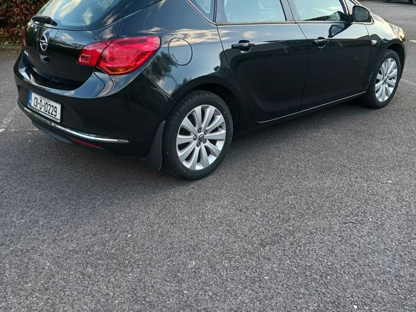 Opel Astra MPV, Petrol, 2013, Black