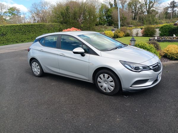 Opel Astra Hatchback, Petrol, 2019, Grey