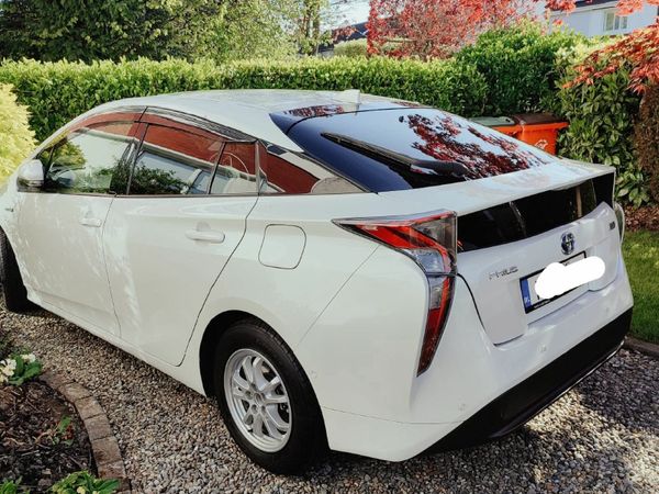 Toyota Prius Hatchback, Petrol Hybrid, 2017, White