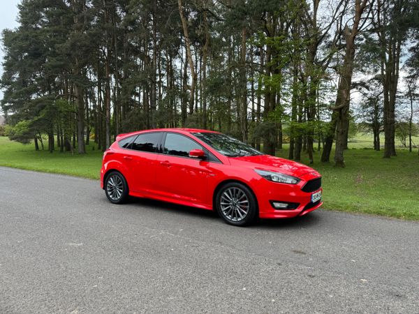 Ford Focus Hatchback, Petrol, 2018, Red