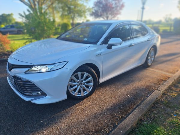 Toyota Camry Saloon, Petrol Hybrid, 2018, White