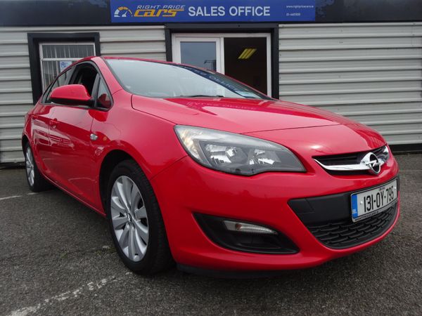 Opel Astra Saloon, Diesel, 2013, Red