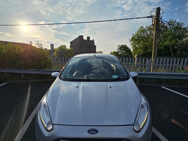 Ford Fiesta Hatchback, Petrol, 2013, Silver