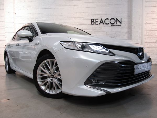 Toyota Camry Saloon, Petrol Hybrid, 2020, White