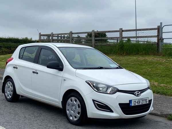 Hyundai i20 Hatchback, Petrol, 2012, White