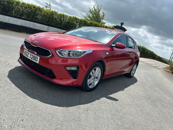 Kia Ceed Hatchback, Diesel, 2018, Red