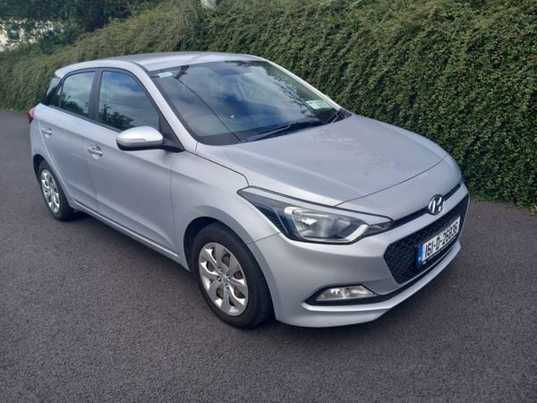 Hyundai i20 Hatchback, Petrol, 2016, Silver