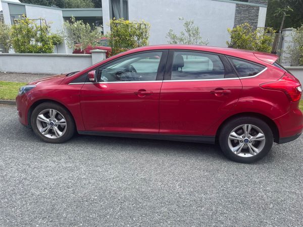 Ford Focus Hatchback, Diesel, 2014, Red