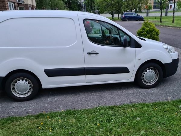 Peugeot Partner MPV, Diesel, 2011, White