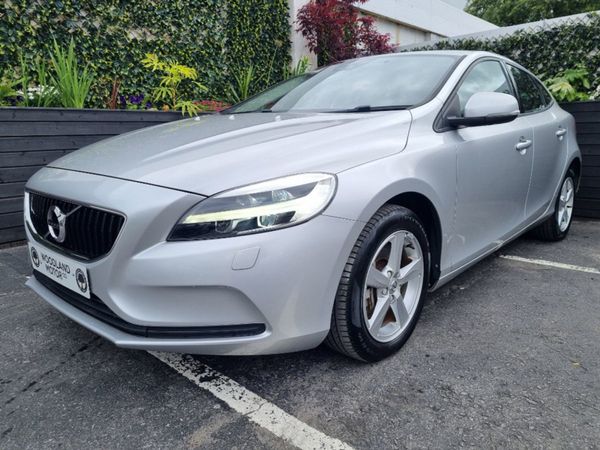 Volvo V40 Hatchback, Petrol, 2017, Silver