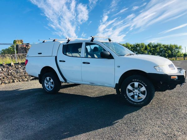 Mitsubishi L200 Pick Up, Diesel, 2015, White