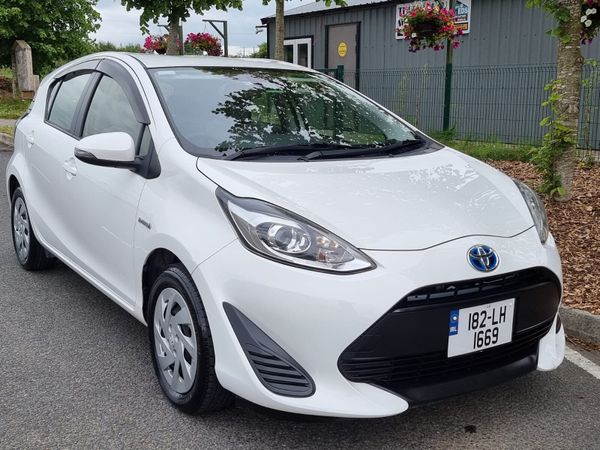 Toyota Aqua Hatchback, Petrol Hybrid, 2018, White