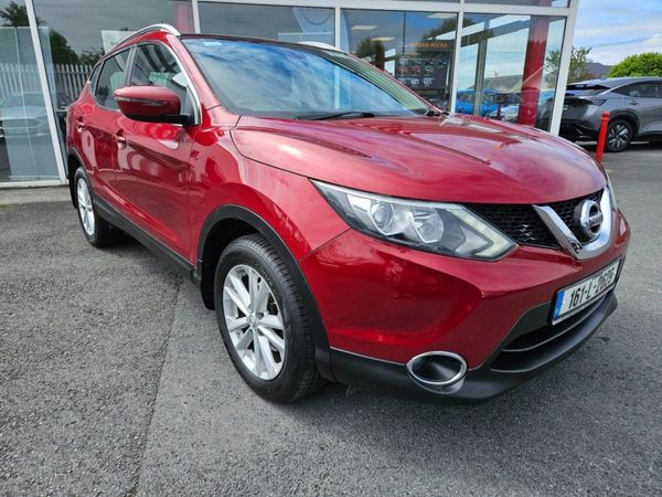 Nissan Qashqai Hatchback, Diesel, 2016, Red