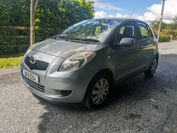 Toyota Yaris Hatchback, Petrol, 2009, Silver