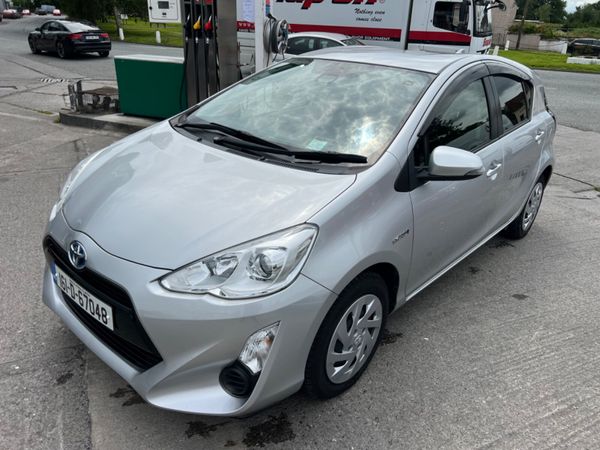 Toyota Aqua Hatchback, Petrol Hybrid, 2016, Silver