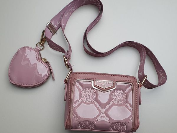 Clothes handbags store