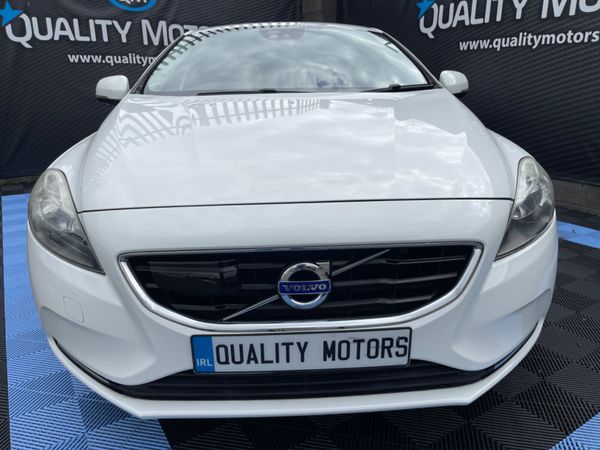 Volvo V40 Hatchback, Petrol, 2015, White