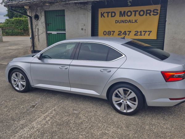 Skoda Superb Hatchback, Petrol, 2022, Silver