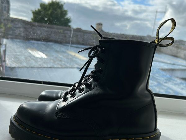 Dr martens safety boots ireland best sale