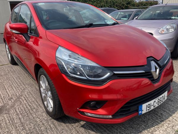 Renault Clio Hatchback, Petrol, 2019, Red