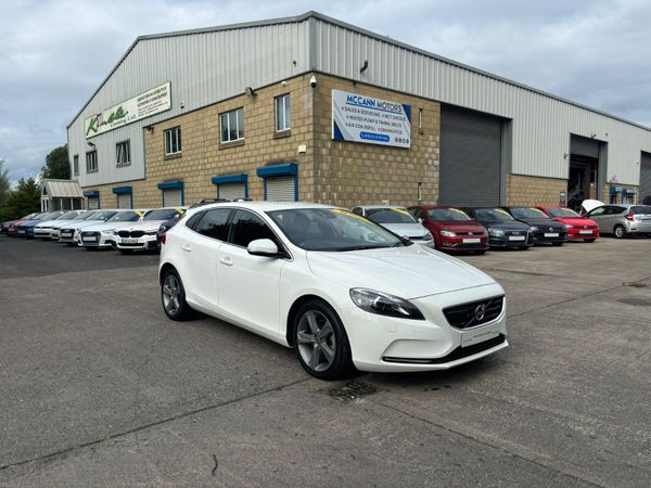 Volvo V40 Hatchback, Petrol, 2014, White