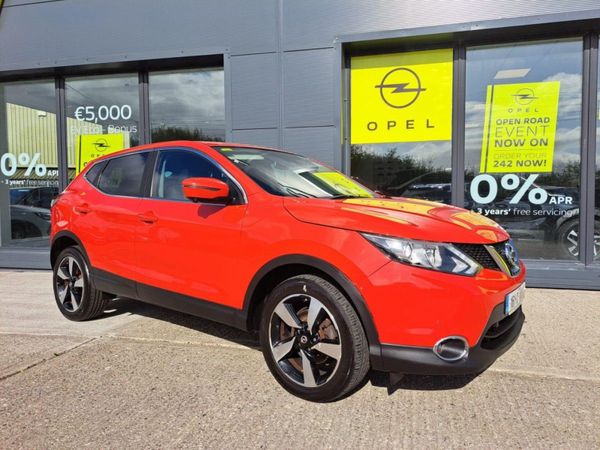 Nissan Qashqai Hatchback, Diesel, 2016, Red