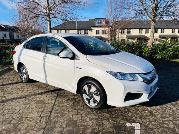 Honda Grace Saloon, Petrol Hybrid, 2015, White