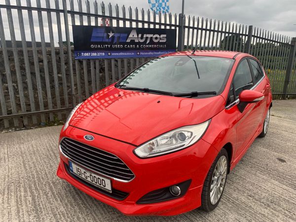 Ford Fiesta Hatchback, Petrol, 2015, Red