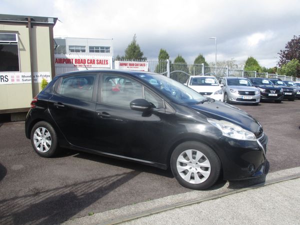 Peugeot 208 Hatchback, Petrol, 2014, Black