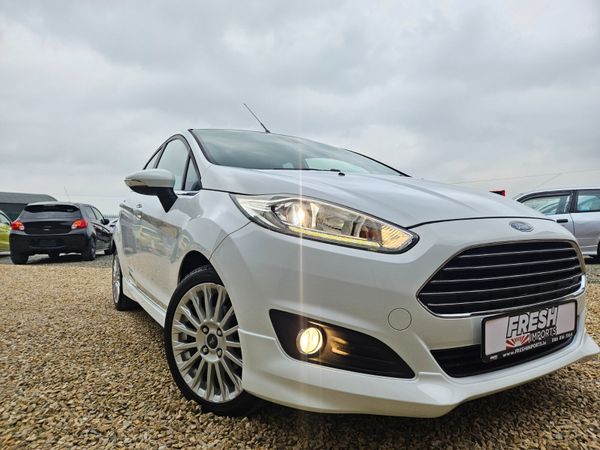 Ford Fiesta Hatchback, Petrol, 2016, White