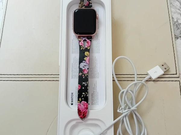 Apple watch 7000 series charger best sale