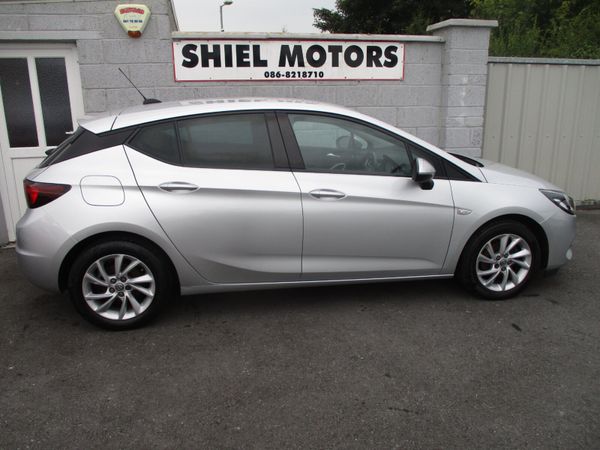 Vauxhall Astra Hatchback, Diesel, 2020, Silver