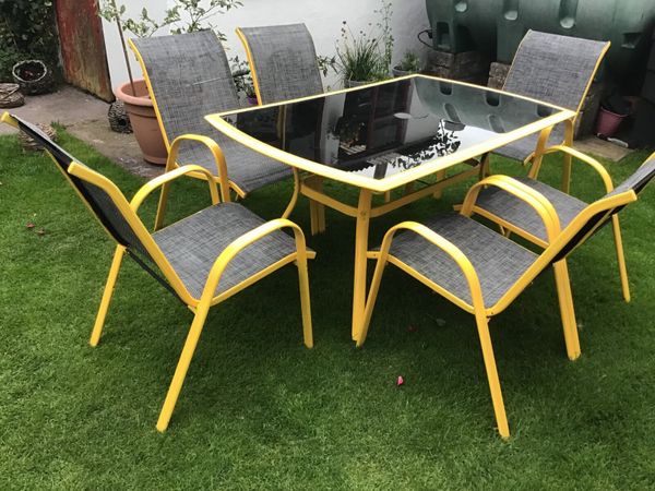 Garden table and chairs done deal sale