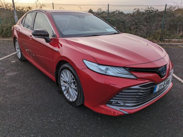 Toyota Camry Saloon, Petrol Hybrid, 2021, Red