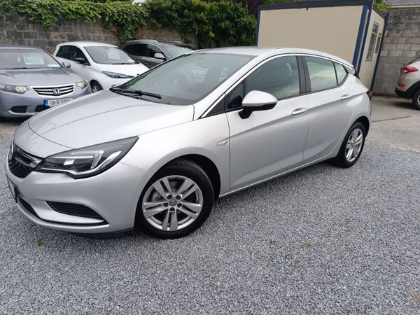 Vauxhall Astra Hatchback, Diesel, 2017, Silver