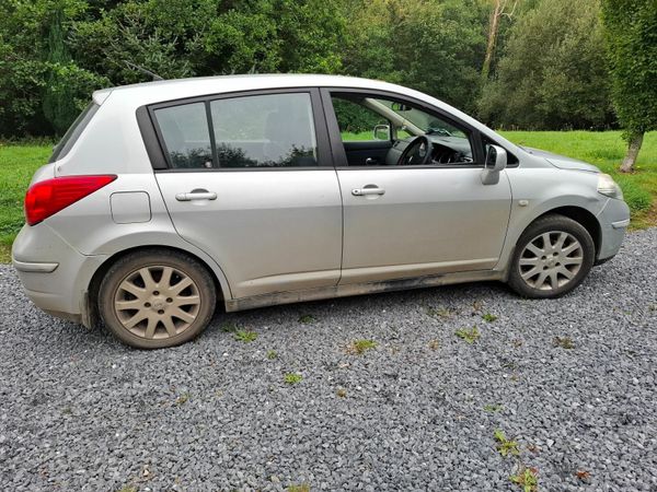 Nissan Tiida Hatchback, Diesel, 2008, Silver