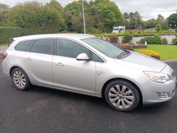 Opel Astra MPV, Diesel, 2012, Silver