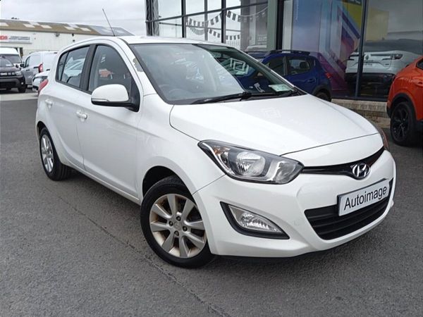 Hyundai i20 Hatchback, Petrol, 2014, White