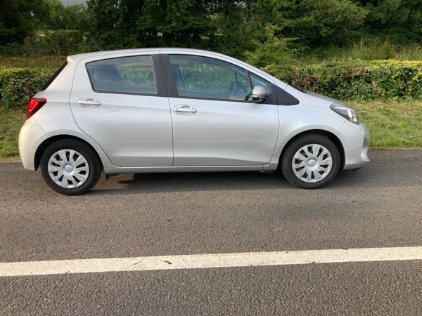 Toyota Yaris Hatchback, Petrol, 2015, Silver