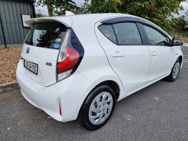 Toyota Aqua Hatchback, Petrol Hybrid, 2018, White