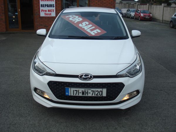 Hyundai i20 Hatchback, Petrol, 2017, White