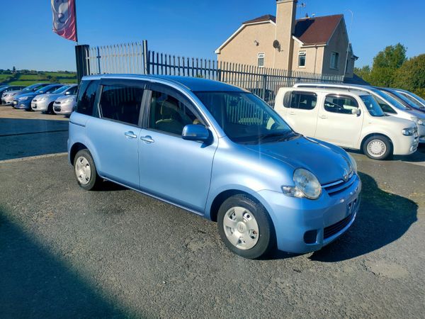 Toyota Sienta MPV, Petrol, 2013, Blue