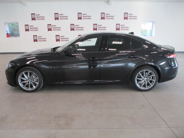 Alfa Romeo Giulia Saloon, Petrol, 2024, Black