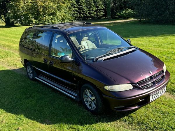 Chrysler Grand Voyager MPV, Petrol, 1999, Red