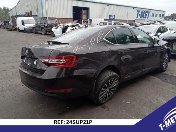 Skoda Superb Hatchback, Diesel, 2019, Brown