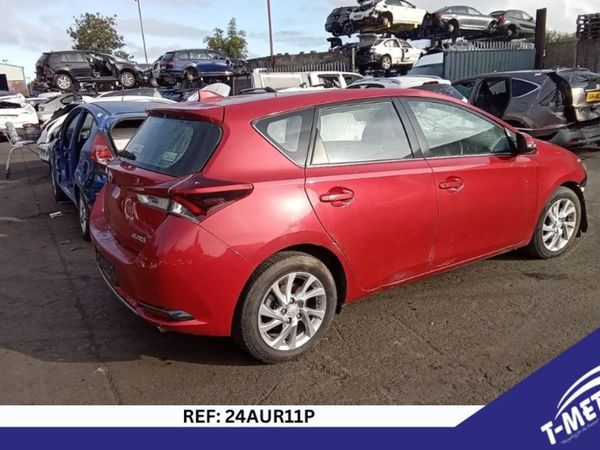 Toyota Auris Hatchback, Diesel, 2016, Red