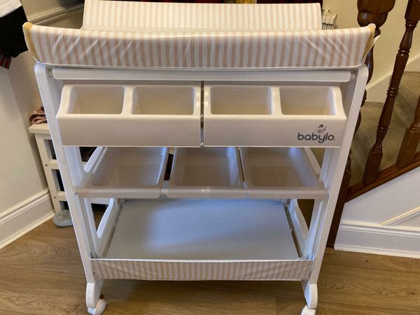 Babylo changing table on sale