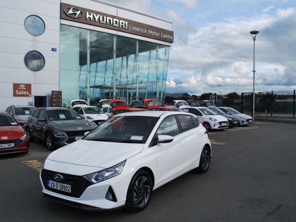 Hyundai i20 Hatchback, Petrol, 2023, White